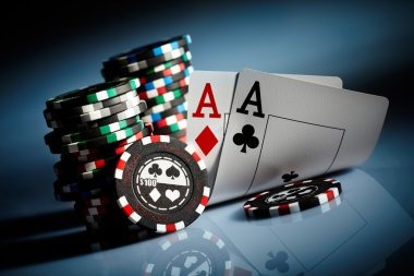 7svip mobile app interface showing live-dealer blackjack table and menu options